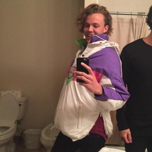 I'm just a normal 5sos fan like all of u! ❤ just live life like it is.