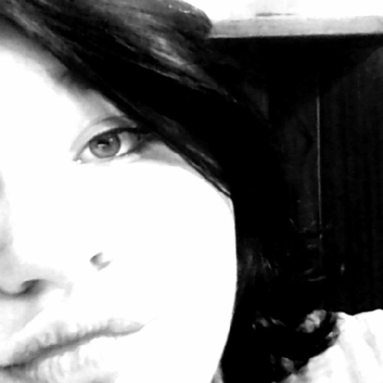14 and love my family follow me on instagram if u want:) Insane for harry styles!!!!