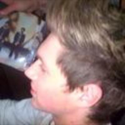 hii follow @95njh please i follow back ♡