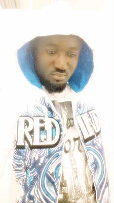 I'm a young man, in my late 20s, chocolate in complexion, about 6feet 2inches tall and I luv sexy ladies.