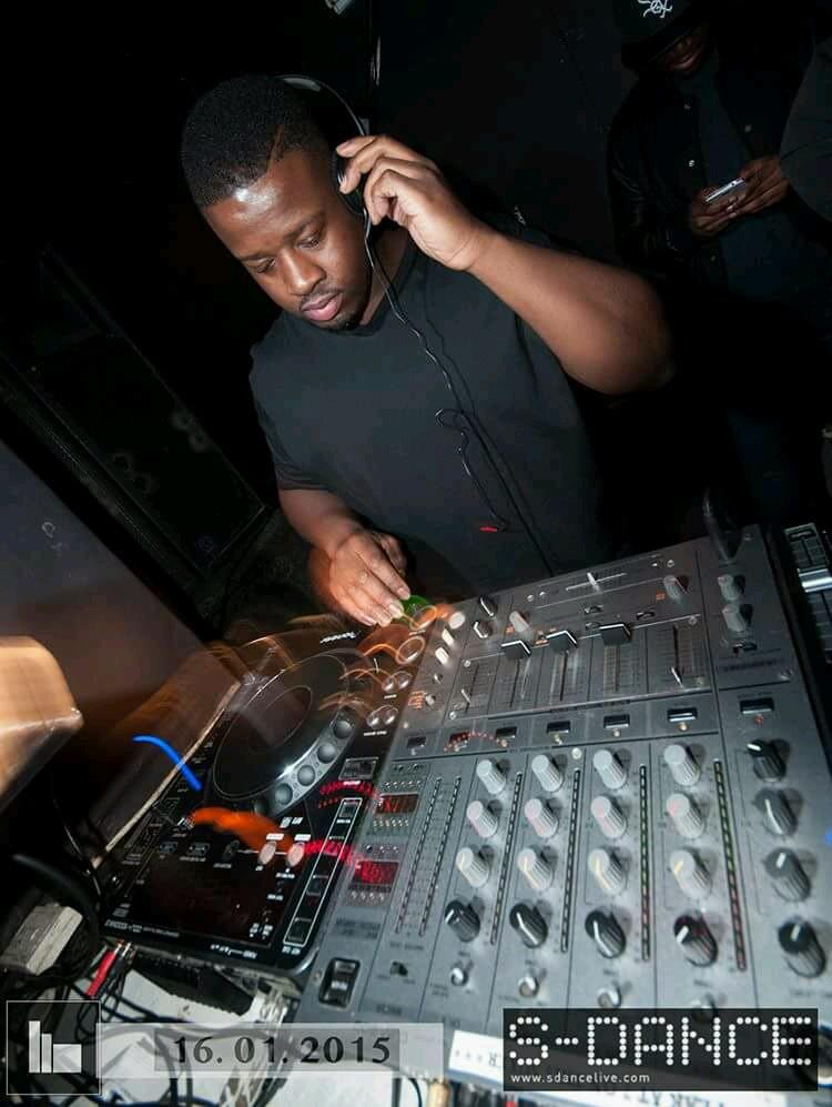 Deep|Tech|Underground House music DJ Catch me Every Monday 6-8pm GMT on http://t.co/SGTT2DWy2P