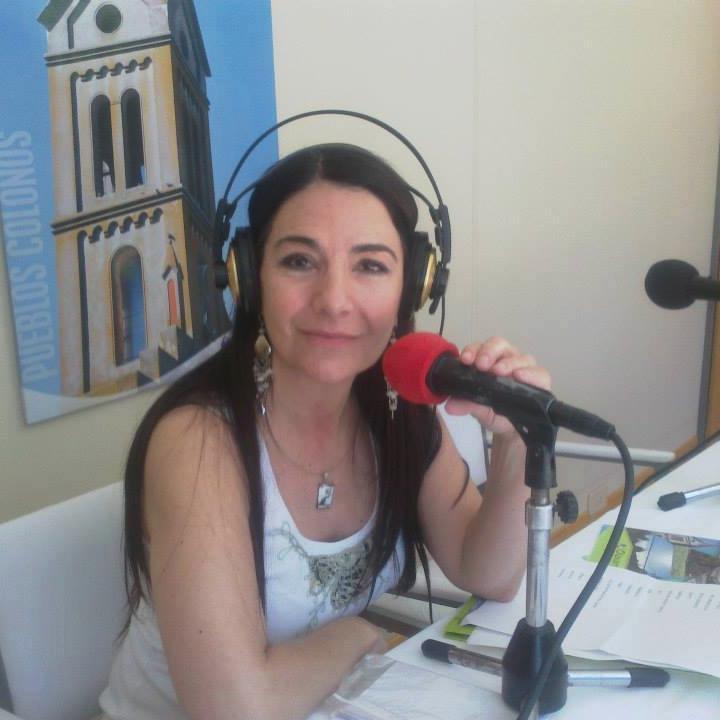 Conductora de radio y productora en           AM 530 mi programa Aire de Fiesta ! Locutora y participante en Radio10 ! Voz municipio Avellaneda y Radio A .