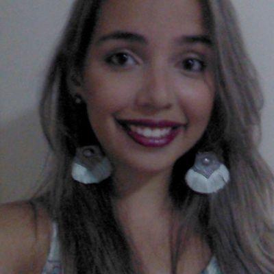 Sou sempre mt falante. Falo a verdade, doa a quem doer. Faço amigos com bastante facilidade.Me apego fácil nas pessoas, tenho controlar isso. ..