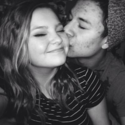 Halle_22's profile picture. 