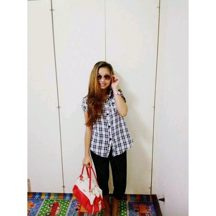 just a simple girl.. I love my self and I LOVE my twitter and i love my instagram and i love  my facebook... and my one and only ... my family...:)