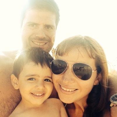 fenistikly's profile picture. Mama de Lucas y esposa,mejor amiga y compañera de la vida de @luchom.Adicta al borgoña y a mis amigas