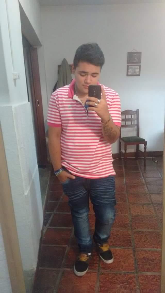 Amante de la Música ,Cantante, universidad no me hable de eso yo voy a cantar voy a buscarme un parde pesos, que harias hoy si supieras que no vas a fallar?