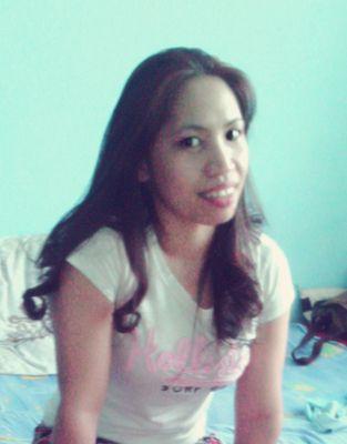 mom at 25, cool, crazy over simple things sometimes, loves to laugh, like to have a lot of friend, and a loving human bieng..hahah!!!