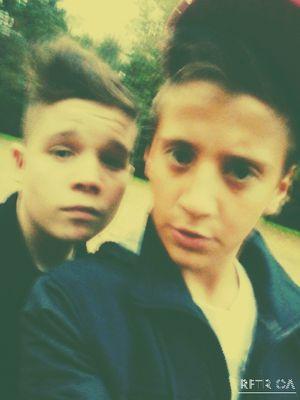 Yo jsui fan de foot j'kiff profiter dla vie , player xbox fut15 . GT (Aventa Cear)
