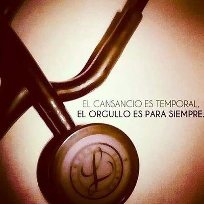Estudiante de medicina y disfruto mucho la vida porque vida solo hay una.