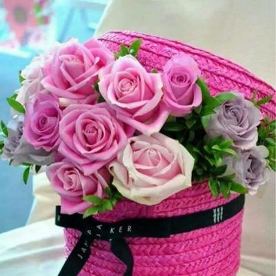 لاتشرق الروح إلا من دُجى المٍ. هل تزهر الأرضُ إلا إن بكى المطرُ