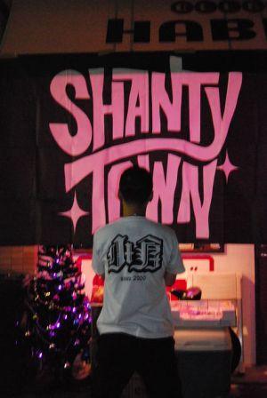 北九州・小倉でSHANTY TOWNという洋服屋とチアーズというライブハウスをやってました！今は居酒屋 奈津子というお店をやってます。よろしくお願いしゃす♪