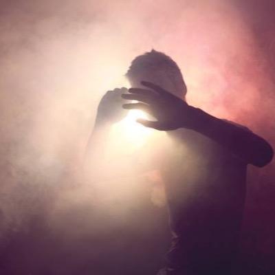 Persona feliz, con amigos únicos e inseparables. Me gusta la música y me encanta el arte.