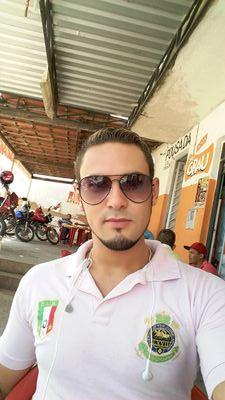 Ser extraordinário que busca sempre novos desafios e experiencias. Meigo e preciso! Busco sempre a felicidade acima de tudo e de todos! esse sou eu...