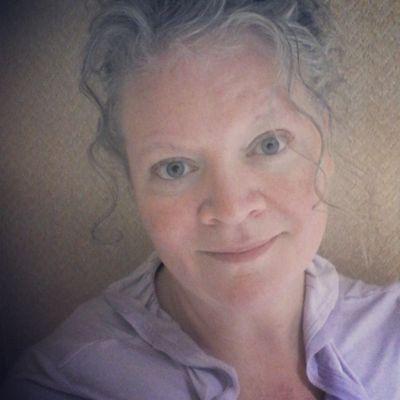 Daydreamer, people watcher, life observation journalist, teacher, learner, Mom.