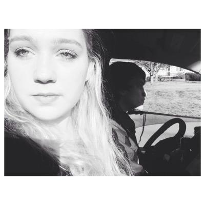 HollySarahann's profile picture. bang boom pow, how you like me now?