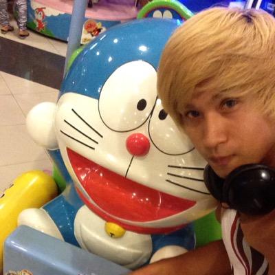Hola soy aaron y pues tengo 17 y me gusta vocaloid , kpop , jpop anime , manga, todo los que es gamer y tecnologia y bueno me gusta cantar soy vocalista.