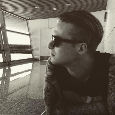 Traveling Laughing Exploring & Finding Myself #ifnotNowthenWhen #followme #downtoearth #newtotwitter snap-alexohehiry