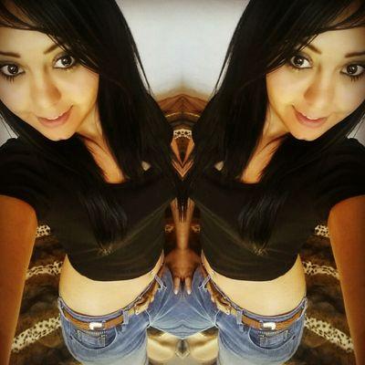 Esta soy yo intentando prender fuego, haciendo llover mientras lo intento, esta soy yo gritandole a mi sombra que no me deje esta soy yo, temblando