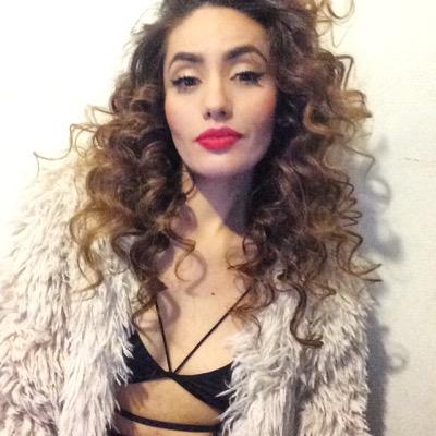 SavoryVintage's profile picture. one of a kind vintage threads for the ones who don't like to blend in! https://t.co/oldoZuFYEO