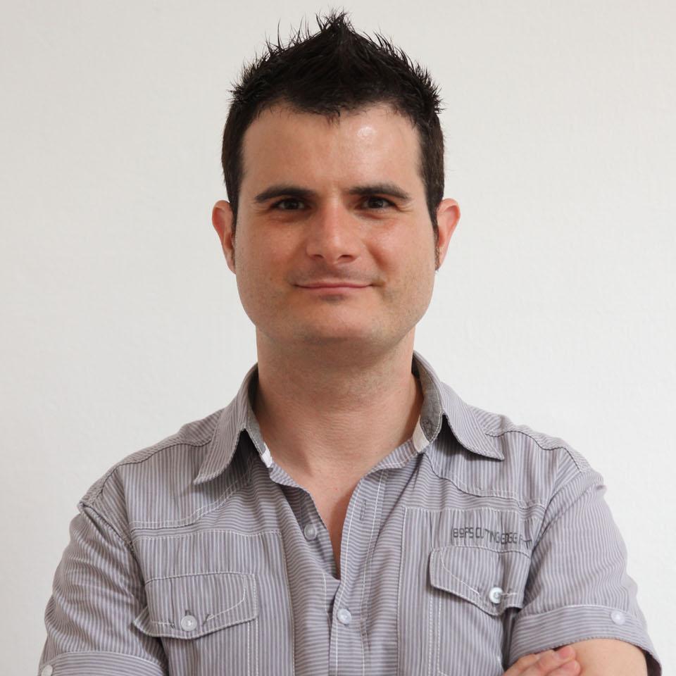 Professor d'informàtica compromès amb el medi ambient i les persones.