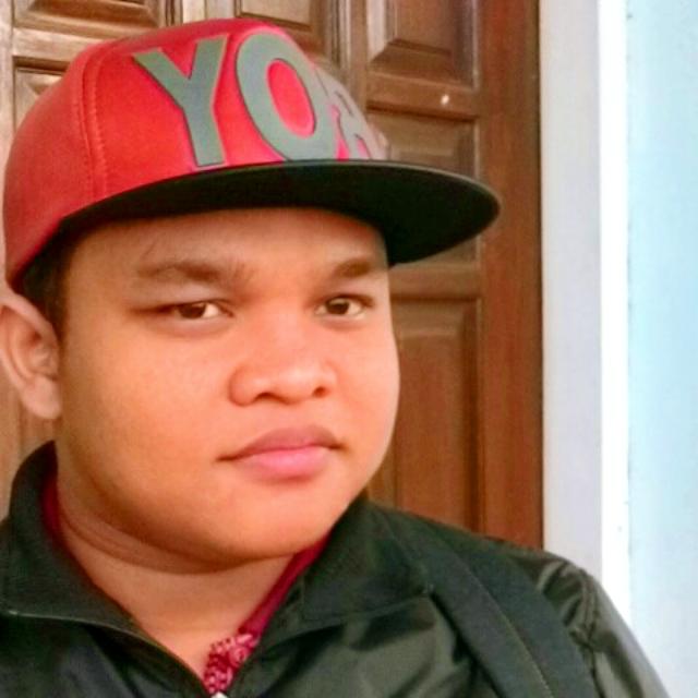 Senang mengajar dan menulis | Suka sepak bola dan berkenalan dengan orang baru | Chelsea | Mahasiswa Hukum Islam UII