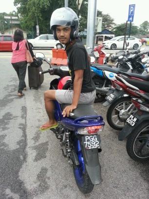 Ustaz_Lemann's profile picture. walking alone before you take my way