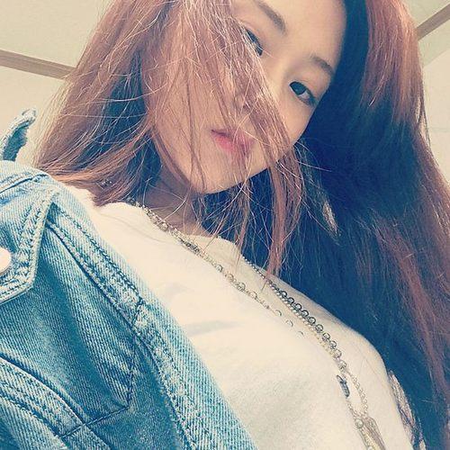 gayoonrich's profile picture. made of rose petals + strychnine