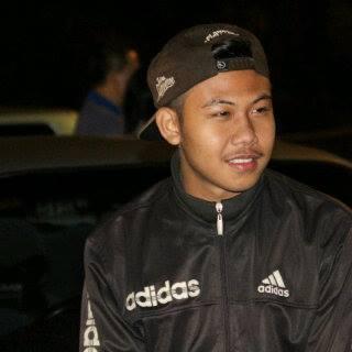 Cinta itu sederhana. Gue dan lo, dan tidak ada yang lain. Gue untuk lo, dan lo untuk gue. Yang lain cuma nonton . !