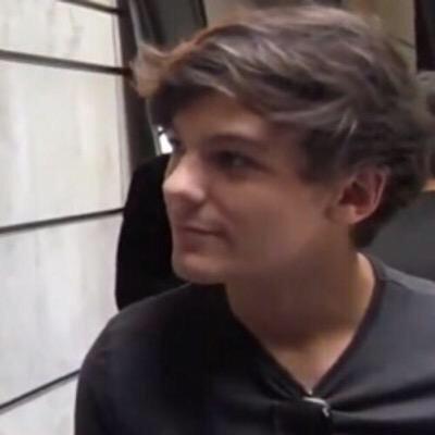 i gave you one free follow, so please follow @POLAERTS in back