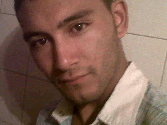 Hago musica de jujuy soy muy copado y muy fiestero vivo la vida a mi manera