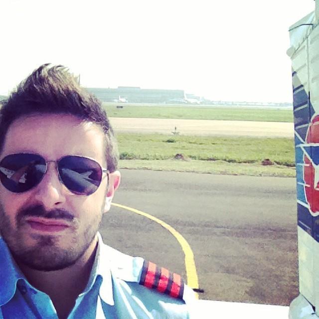 Commercial Pilot/Piloto Comercial