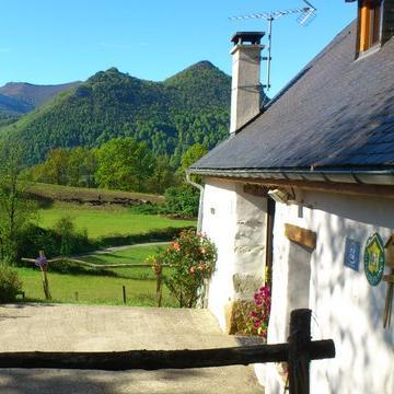 #Propriétaire, avec mon mari du #giteLagues  , et # vendeuse des produits #fermiers de la # ferme des Hourcades.