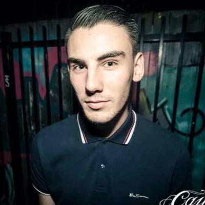 BNE. 6'4. Apprentice Painter/Decorator. Straight Edge. Italian & Hungarian. I enjoy Pop-Punk, Hardcore, Gigs, Butts, Pizza & Iced Coffee.