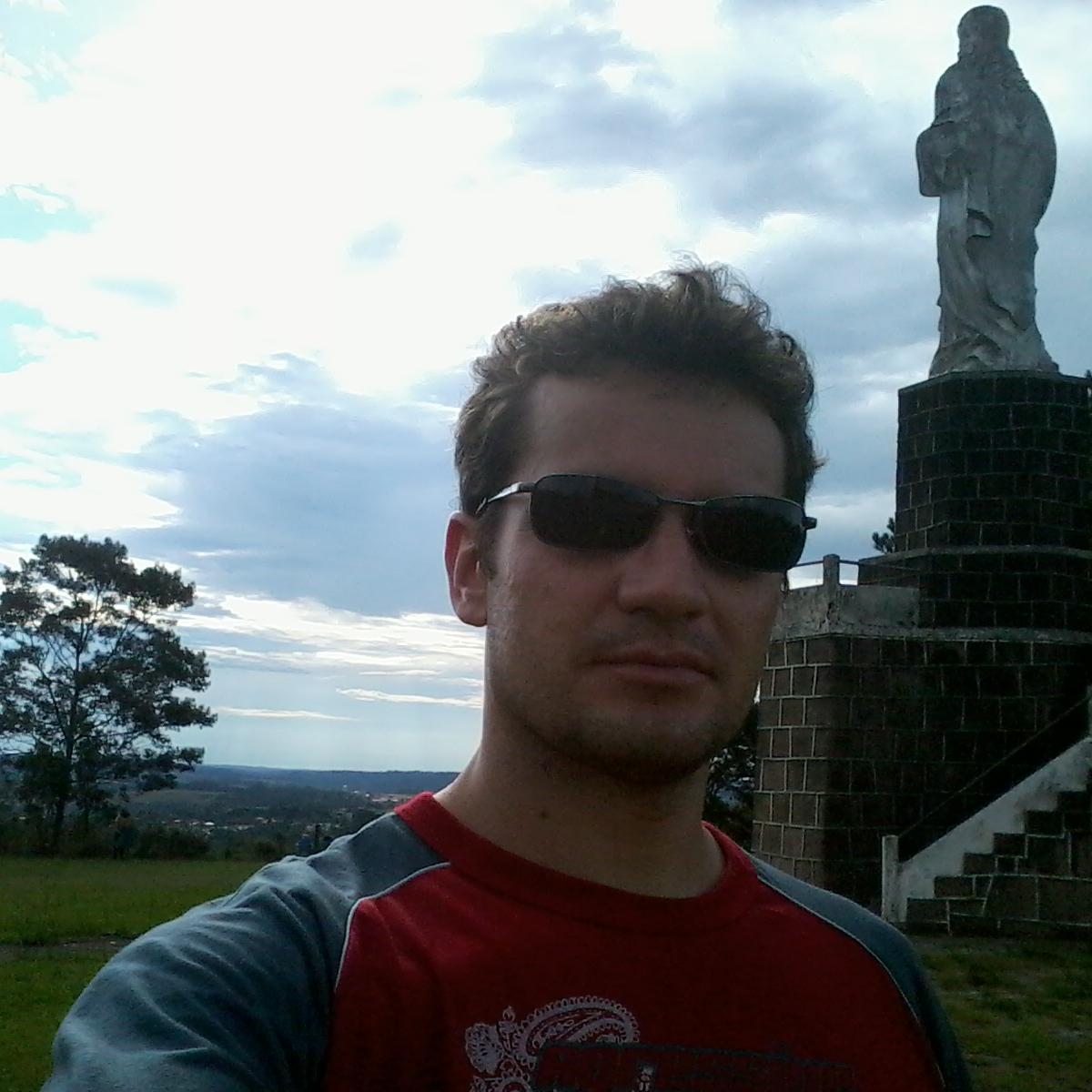 Controlador de Qualidade na empresa Whirlpool Latin America em Joinville/SC, 32 anos, casado, natural de Rio Negro/PR.