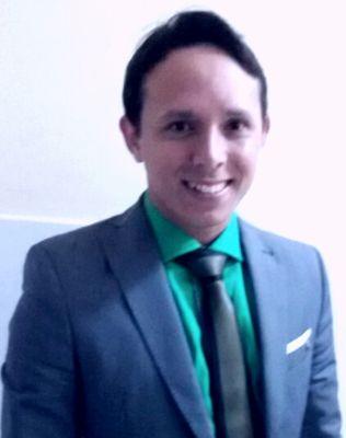 Bacharel em Direito, Licenciado em Ciencias Agrarias, Bacharel em Teologia e Pastor.