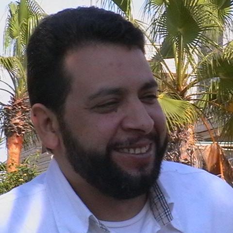 ان عشت فعش حرا او مت كالاشجار وقوفا