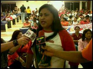 BELLA REVOLUCIONARIA AMO A CHAVEZ 100% CHAVISTA