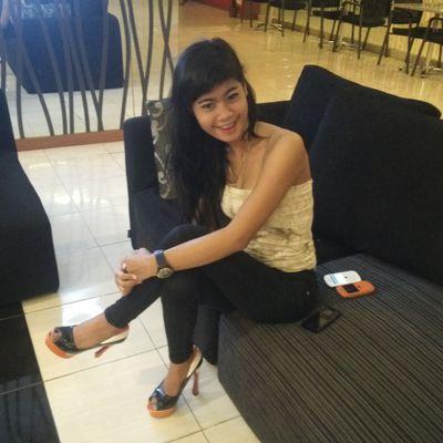 jadilah bunga yang berada di tengah laut yang susah d gapai atau di sentuh oleh orang lain :)