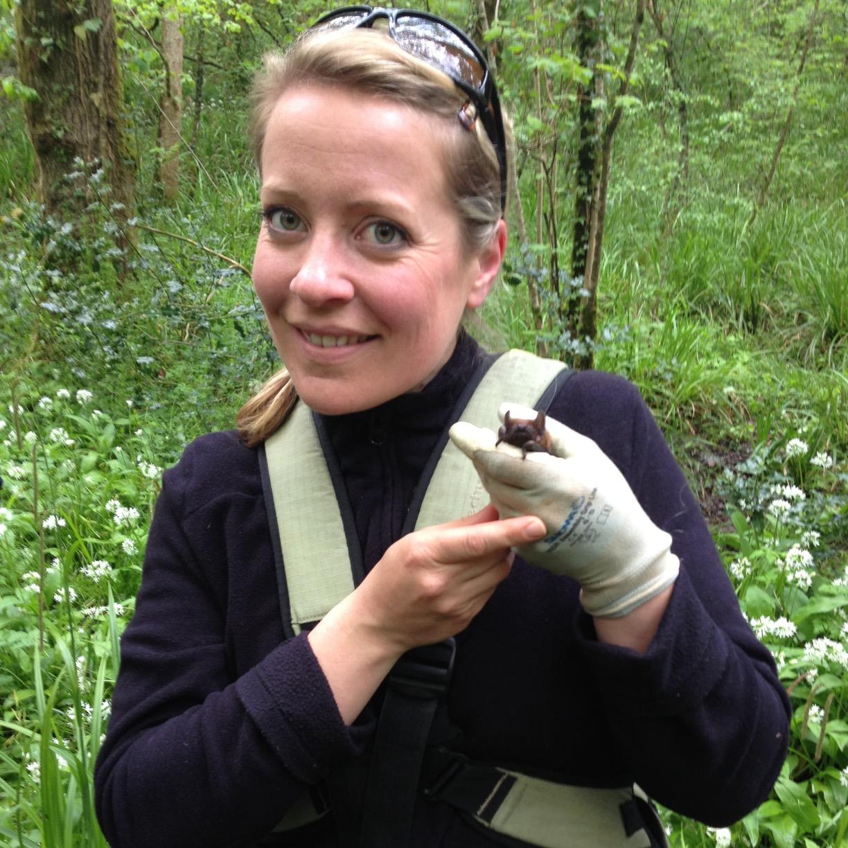 Doctor of zoology & senior ecologist at @ColmerEcology. Obsessed with everything to do with bats! Also a keen diver, biker & photographer :-)