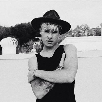 HEY PLEASE FOLLOW ME ON @kiansnoserules
sinse i gave you a free follow , so i mean why not .,., please