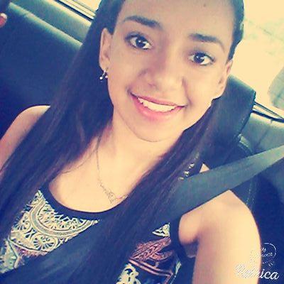 Tudo posso naquele que me fortalece! !                    Felicidade não se expõem, se vive;) ♡♥  Quando você fica ao lado de um pessoa e ela mesmo em silêncio