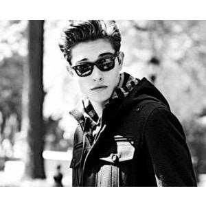 honey, im a model i don't need your slutty face to ruin mine || alex♡