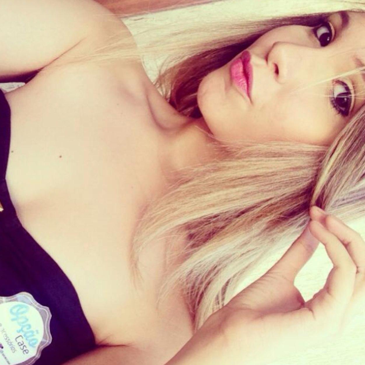 Mil cairão ao teu lado, dez mil a tua direita, mas tu não serás atingido. Salmo 91:7 17, Brasil. Insta: @_victoriasantiago