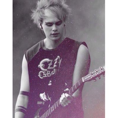 I just gave you a free follow so please follow my main account @michaelsbunshun (I follow back)