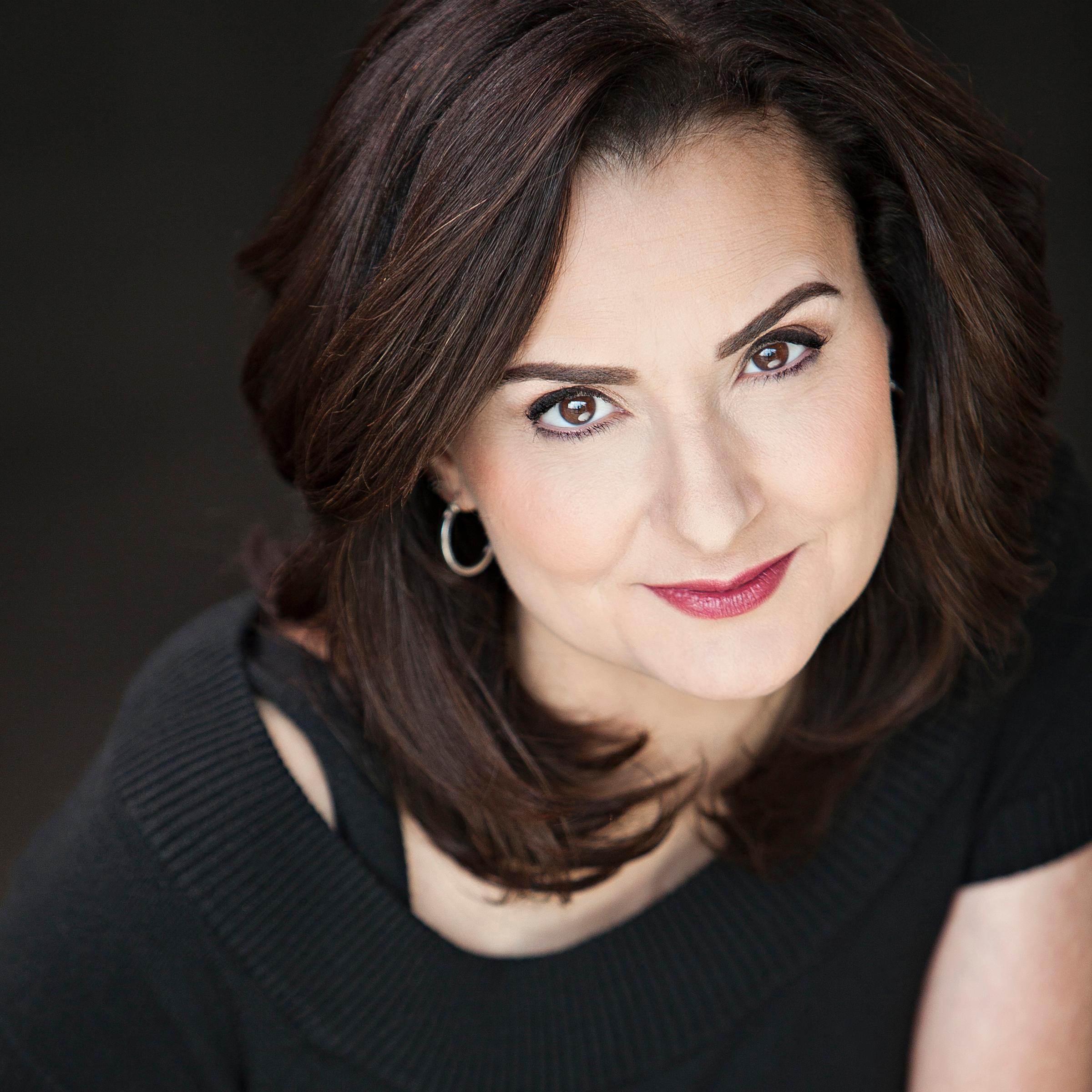 SarahNiarkos's profile picture. Actor, cake decorator, painter, avid reader, music lover, amateur kickboxer/jui jitsu-er, MMA fan! What more is there to say? =)