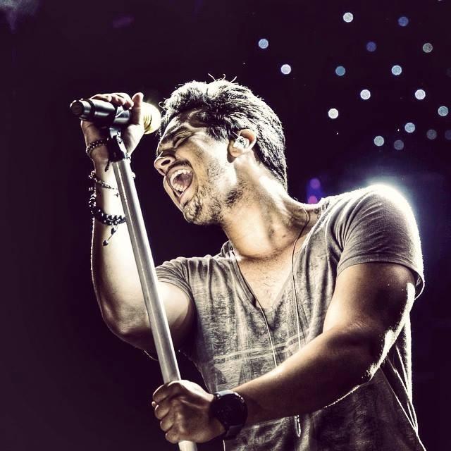 Procurei palavras bonitas para te dizer, mas nenhuma delas conseguirá transmitir tudo que você significa pra mim! @luansantana ♥♥♥ ツ ∞ℒuαи ֆαиtαиα∞ ツ ♥♥♥