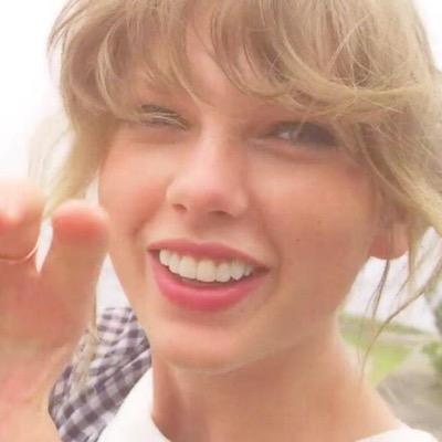 ☀️ Lesbian Swiftie since 2008, living in Aarhus, Denmark ☀️ I'm on Tumblr: swiftiedanish