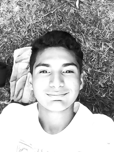 estudiante de musica y teatro  y amante del futbol