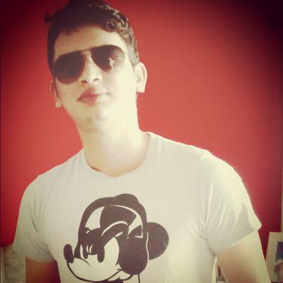 Nada a dizer sobre mim, por que mais que eu tente eu não faço muita ideia de como escrever coisas sobre mim , só  https://t.co/SLK1BvXvwh